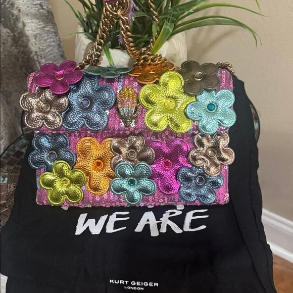Kurt Geiger London Medium Kensington Daisy Convertible Shoulder Bag - Picture 11 of 16